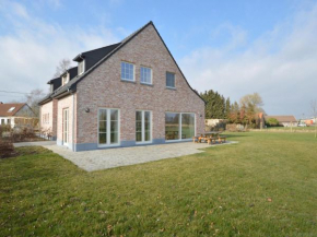 Soothing Holiday Home in Sint Amands with Recreation Room